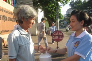 Ấm lòng những bát cháo từ tâm