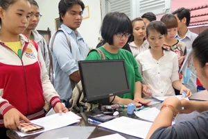 Hồ sơ dự thi ĐH, CĐ giảm mạnh