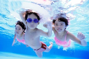 Hè, đưa bé đi đâu?