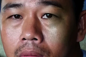 Chủ tịch phường bạt tai dân để... giải tỏa đám đông?