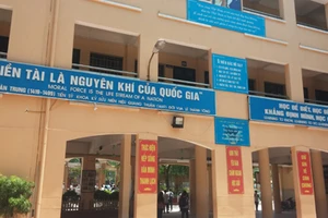 Chuyện ở ngôi trường thay biển “Tiên học lễ...“