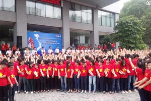 Xếp hình bản đồ tổ quốc để thể hiện chủ quyền biển đảo