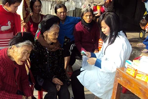 Cô bé ăn xin trở thành bác sĩ