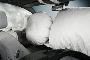 Ngành công nghiệp ôtô đau đầu với lỗi túi khí