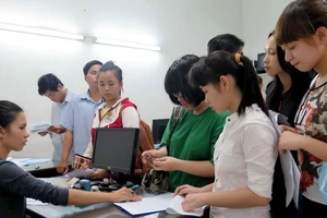 Tỉ lệ “chọi” thấp chưa hẳn dễ đậu