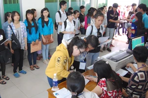 Nhiều sai sót trong ngày làm thủ tục thi ĐH đợt 2