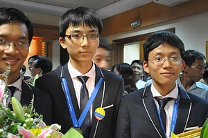 Cậu bé toán học lặp lại thành tích của GS Ngô Bảo Châu