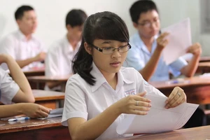 Hà Nội: Nhiều trường THPT hạ điểm chuẩn