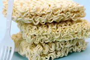 Cảnh báo 5 tác hại không ngờ tới của mì ăn liền 