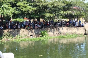 Trai làng hỗn chiến, một sinh viên chết đuối khi nhảy xuống sông chạy trốn