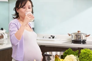 Phụ nữ mang thai uống canxi kéo dài có sao không? 