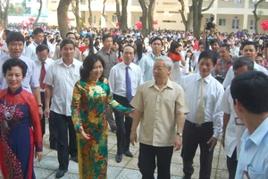 Tổng Bí thư Nguyễn Phú Trọng dự lễ khai giảng tại trường THPT Nguyễn Gia Thiều