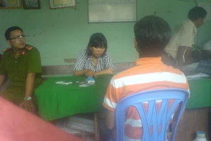 Nghi ngờ bắt cóc trẻ em, hàng ngàn người dân bao vây trụ sở UBND xã