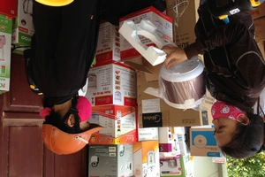 Chùm ảnh: Lý Sơn rộn vui khi có điện