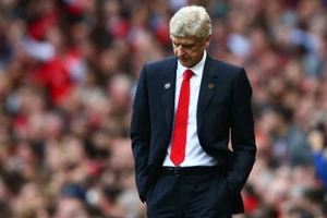 Hòa Hull City, HLV Wenger bắt đầu lo
