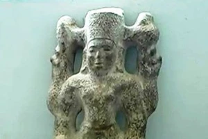 Đào đất trồng chuối phát hiện tượng thần cổ từ thế kỷ IX