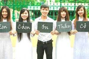 Ngày 20-11, bạn nghĩ gì khi tặng phong bì cho giáo viên?