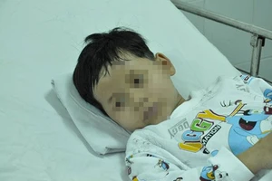 Bé nghi bị mẹ tiêm thuốc diệt cỏ đã xuất viện