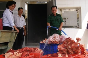 Tiêu hủy 840 kg thịt bò bơm nước
