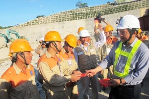 Chuyến thị sát đầu xuân của Bộ trưởng Đinh La Thăng