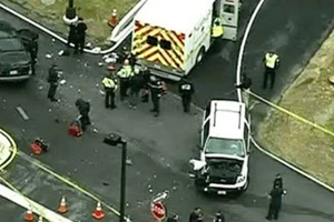 Clip cảnh sát Mỹ bắn chết một người lao xe vào trụ sở NSA