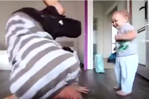 Bé gái học nhảy hip hop siêu đáng yêu