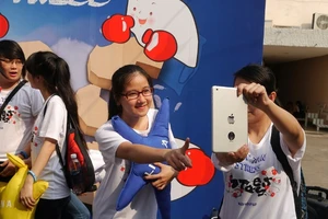 Giới trẻ thích thú với ngày hội đập gối ở Sài Gòn