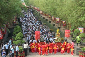 Hàng trăm người dân TP.HCM về dự Giỗ Tổ Hùng Vương