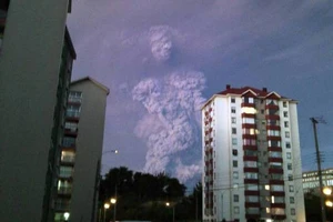 Kỳ lạ đám mây mang hình người khổng lồ 