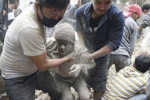 'Thần đồng' Đỗ Nhật Nam viết thơ về động đất ở Nepal