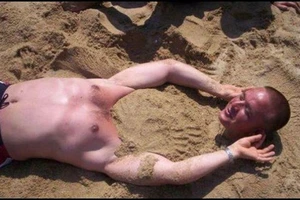 Những tình huống 'khó đỡ' trên bãi biển