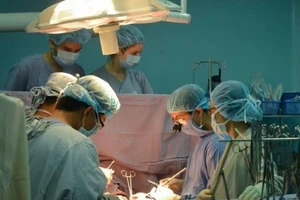 Cảnh giác với hiện tượng đau ngực, khó thở kéo dài