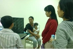 Phẫu thuật thành công bé gái bị mắt lồi ra ngoài hơn 5cm