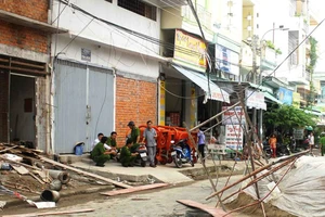 Sập giàn giáo một người chết, một người bị thương nặng