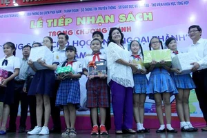 TP.HCM: Hàng vạn bản sách tặng học sinh nghèo ngoại thành 