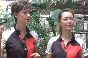 Hai cô gái đạp xe khắp Đông Nam Á kêu gọi cứu loài tê giác