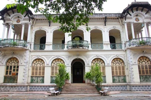  Vẻ đẹp cổ kính của căn biệt thự 35 triệu USD ở Sài Gòn