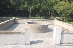 Mẹ thả con gái hơn hai tháng tuổi xuống giếng làng