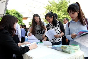 Clip hàng ngàn người tham dự Ngày hội pháp luật 2015