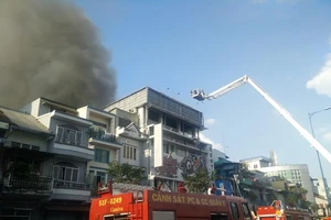 Clip cháy lớn ở trung tâm Sài Gòn