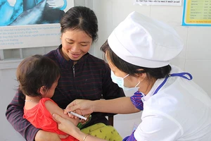 Hà Nội chỉ nhận đăng ký tiêm vaccine Pentaxim qua mạng