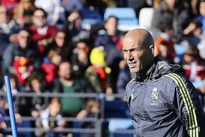 HLV Zidane nói gì khi ngồi 'ghế nóng' ở Real?