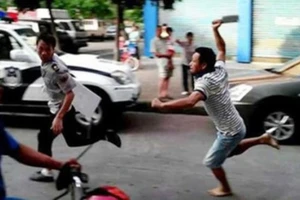 Chém nhau tơi tả chỉ vì không bật đèn xi-nhan