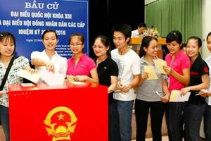 Quyền bầu cử của mình, sao lại nhờ người khác? 