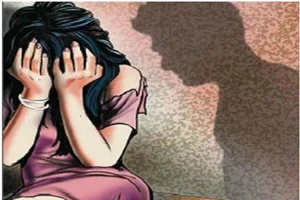 Mới cởi quần áo có phạm tội hiếp dâm?