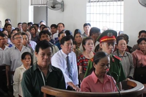 Dùng mạng Internet lừa đảo hàng trăm người