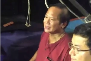 Clip Bộ trưởng Trương Minh Tuấn đón chuyến tàu xa bờ vào Nhật Lệ