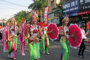 Chùm ảnh: Đặc sắc lễ hội đường phố ở Festival Huế 2016