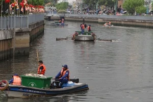 Ba năm, hơn 100 tấn cá chết kênh Nhiêu Lộc - Thị nghè