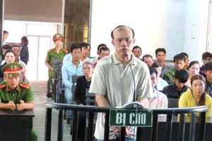 Ngồi tù vì chống trộm vịt bằng điện